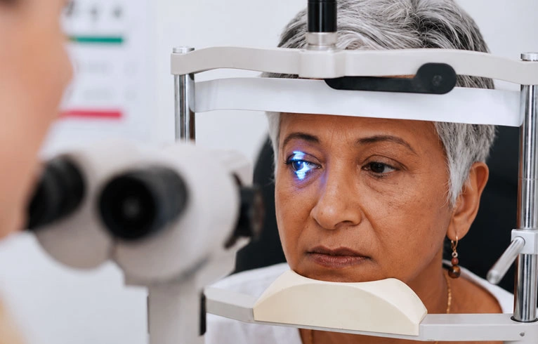 Estudios de diagnóstico visual y atención médica para la salud ocular con el Dr. Noé Morales Ortiz en UIO Tula
